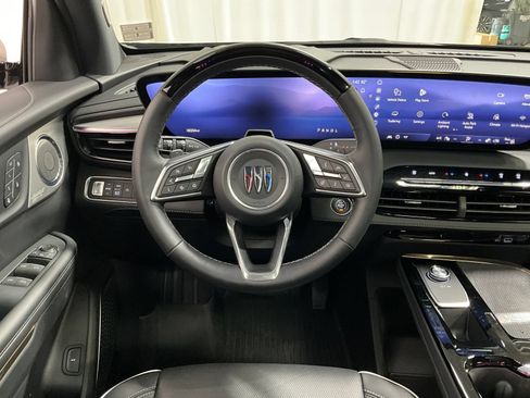 Used 2025 Buick Enclave Avenir AWD/4WD image 7