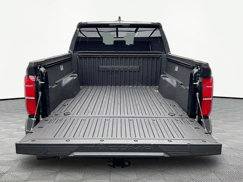 Used 2025 Toyota Tacoma SR5 AWD/4WD image 18