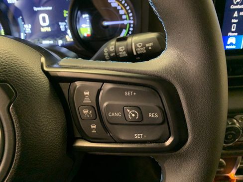 Used 2024 Jeep Wrangler Unlimited Rubicon 4xe AWD/4WD image 23