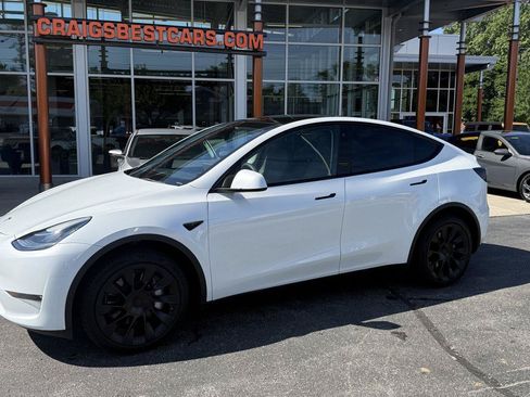 Used 2023 Tesla Model Y Long Range AWD/4WD image 2