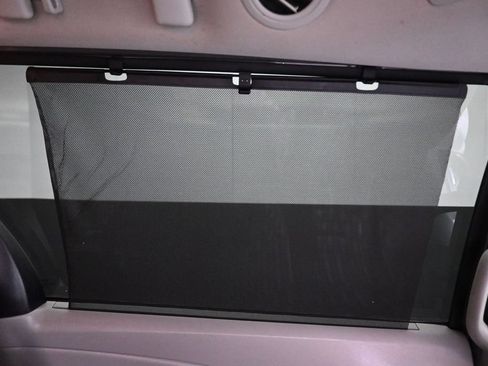 Used 2018 Toyota Sienna LE w/ Carpet Mat Package FWD image 44
