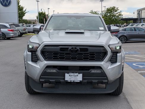 Used 2024 Toyota Tacoma TRD Sport AWD/4WD image 12