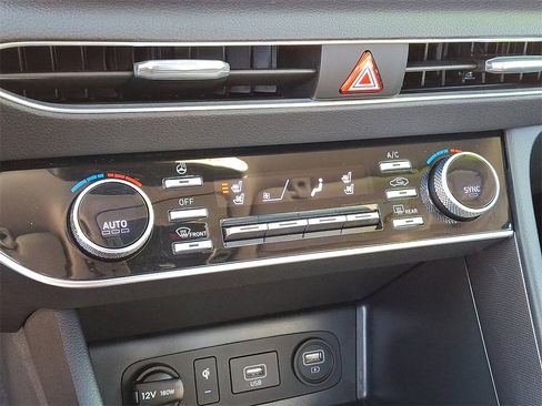 Used 2022 Hyundai Sonata Limited w/ Preferred Accessory Package image 17