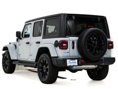 Used 2023 Jeep Wrangler Unlimited Sahara w/ Cold Weather Group AWD/4WD image 9