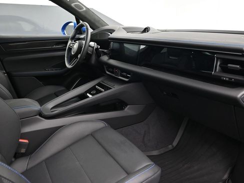 New 2026 Porsche Macan Turbo Electric image 14