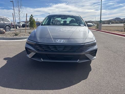 Certified 2025 Hyundai Elantra SEL image 8