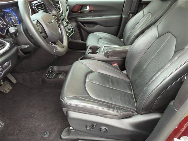 Used 2020 Chrysler Pacifica Touring-L FWD image 16