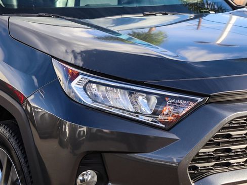 Used 2021 Toyota RAV4 XLE Premium image 5