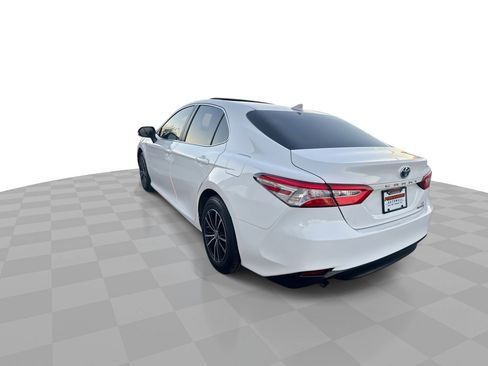 Used 2020 Toyota Camry LE image 6