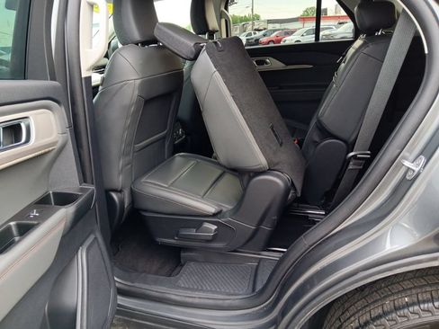 Used 2025 Ford Explorer Active w/ Active Comfort Package AWD/4WD image 30
