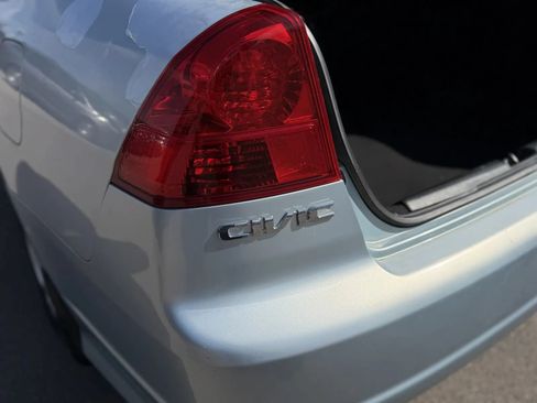 Used 2005 Honda Civic Hybrid Sedan image 30