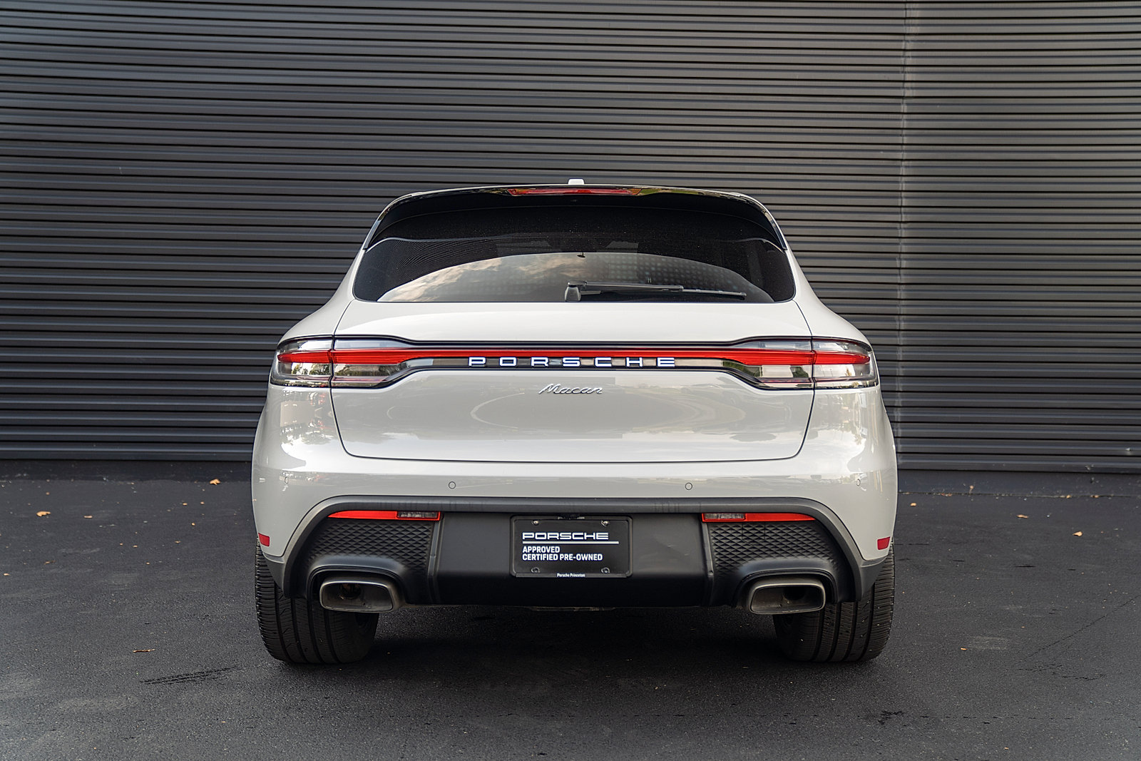 Certified 2023 Porsche Macan AWD/4WD image 29