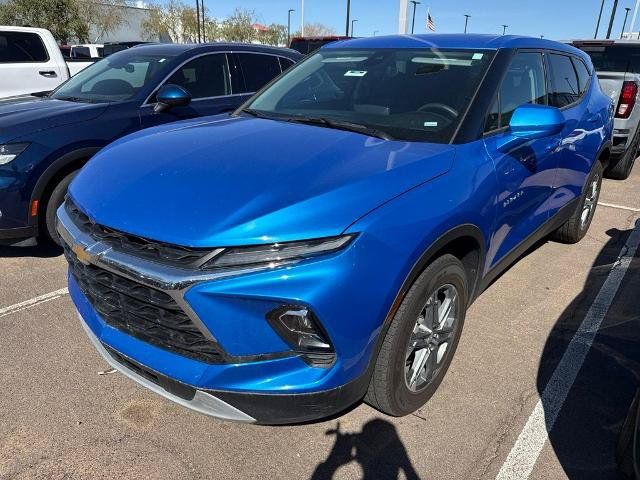 Used 2025 Chevrolet Blazer LT FWD image 2