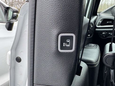 New 2026 Chrysler Pacifica Select FWD image 28