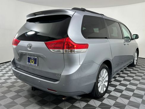 Used 2013 Toyota Sienna XLE w/ Premium Pkg AWD/4WD image 12
