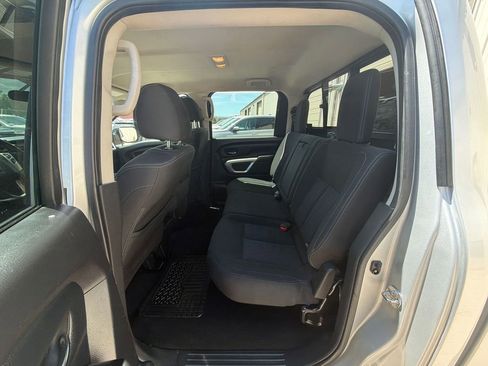 Used 2018 Nissan Titan SV AWD/4WD image 10