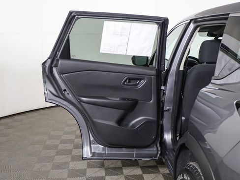 Used 2024 Nissan Rogue S image 17