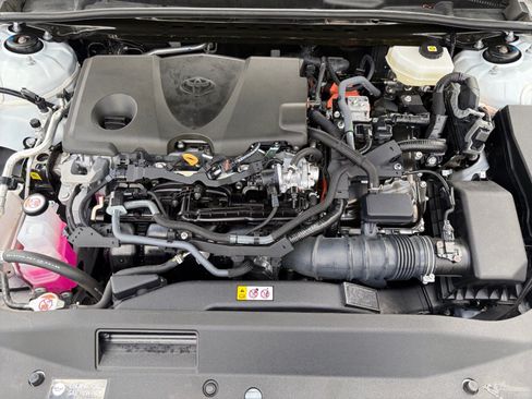 Used 2025 Toyota Camry SE FWD image 31