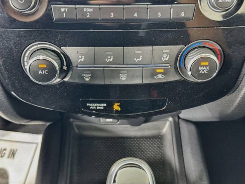 Used 2017 Nissan Rogue S AWD/4WD image 15