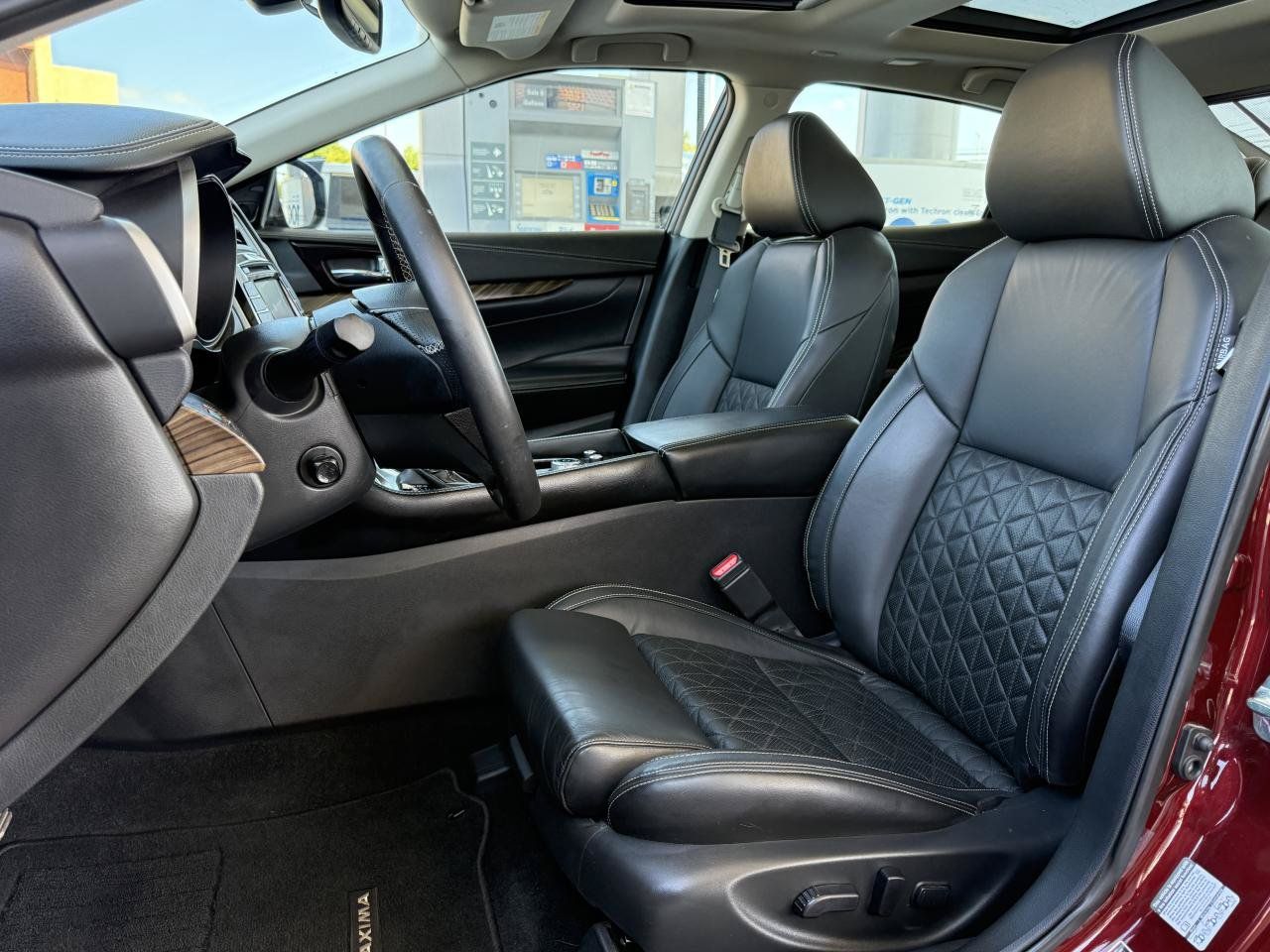Used 2016 Nissan Maxima Platinum w/ Interior Lighting Package FWD image 12