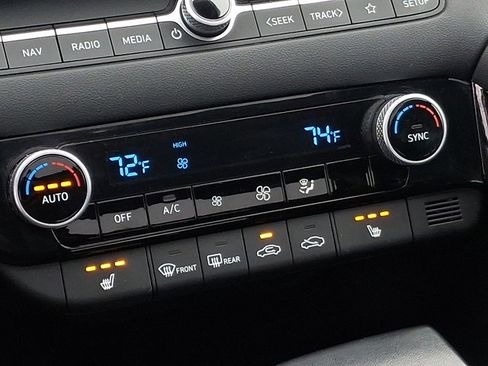 Used 2024 Hyundai Elantra SEL w/ Convenience Package image 16