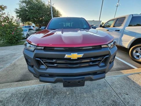 Used 2025 Chevrolet Colorado W/T w/ WT Custom Package RWD image 2