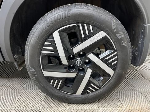 Used 2025 Nissan Kicks SV FWD image 30