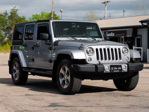 Used 2016 Jeep Wrangler Unlimited Sahara w/ Dual Top Group AWD/4WD image 3