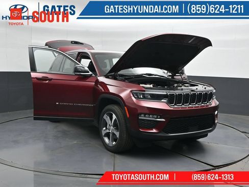 Used 2023 Jeep Grand Cherokee Limited AWD/4WD image 54