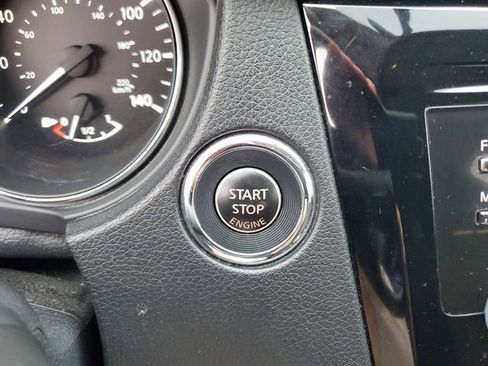 Used 2017 Nissan Rogue SV image 24