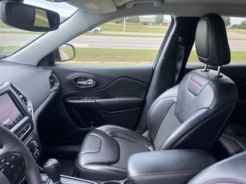 Certified 2022 Jeep Cherokee Trailhawk w/ Comfort/Convenience Group AWD/4WD image 18