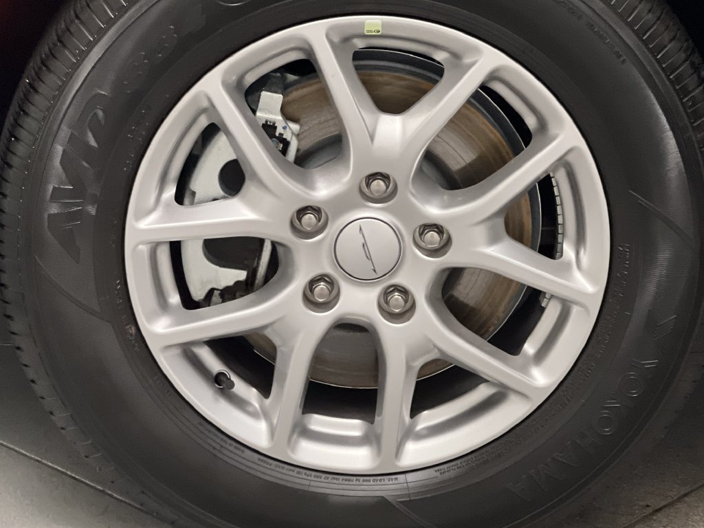 Used 2027 Chrysler Pacifica Select FWD image 82