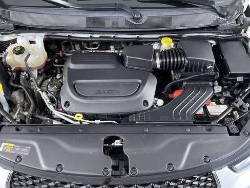 Used 2024 Chrysler Pacifica Touring-L FWD image 46