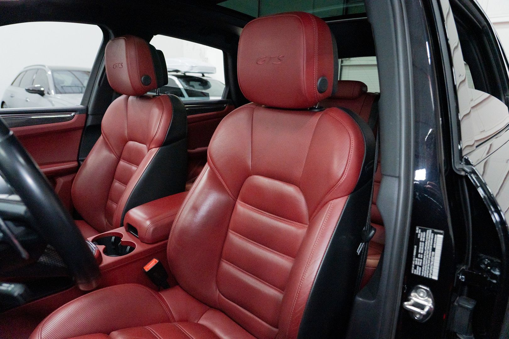 Used 2022 Porsche Macan GTS AWD/4WD image 23