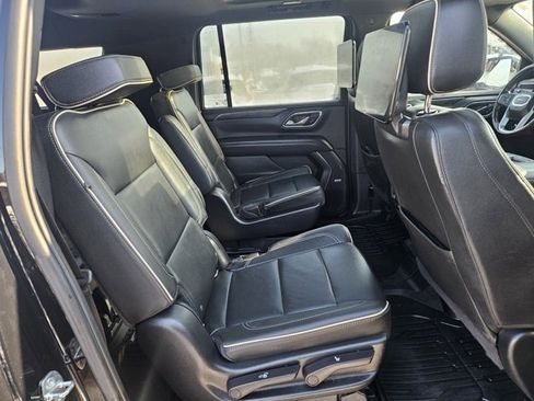 Used 2022 GMC Yukon XL SLT w/ SLT Premium Package image 13