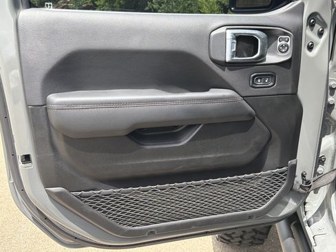 Used 2023 Jeep Wrangler Unlimited Rubicon w/ LED Lighting Group AWD/4WD image 10