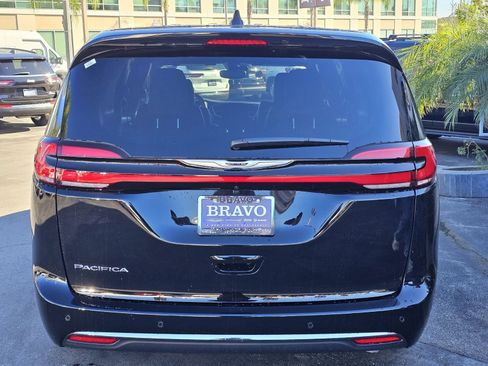 New 2026 Chrysler Pacifica Select image 7