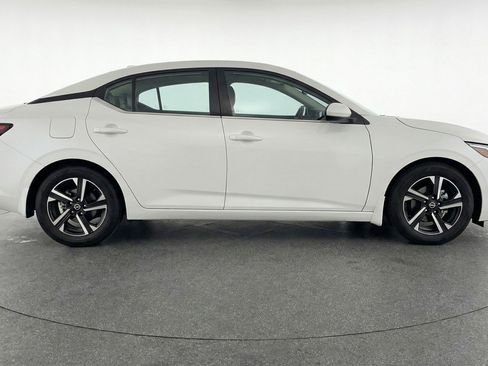 Used 2025 Nissan Sentra SV FWD image 11
