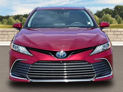 Used 2022 Toyota Camry XLE w/ Navigation Upgrade Package image 3