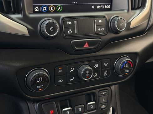 Used 2020 GMC Terrain Denali w/ Denali Premium Package FWD image 19