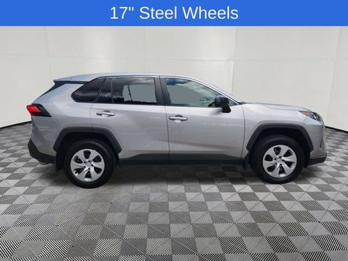Used 2022 Toyota RAV4 LE FWD image 4