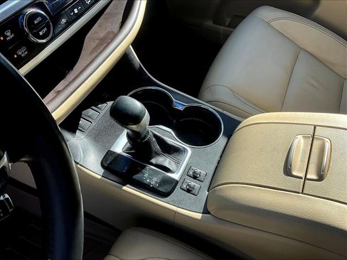 Used 2017 Toyota Highlander XLE image 21