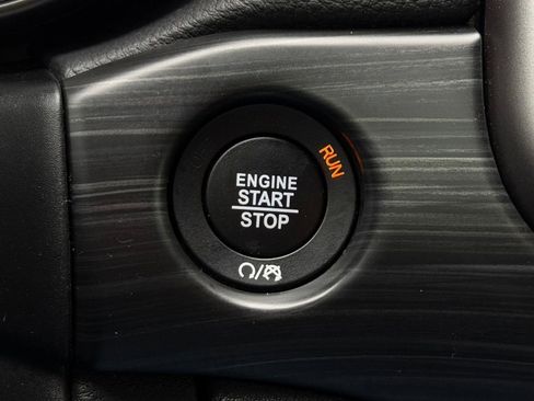 Used 2019 Jeep Grand Cherokee Laredo image 25