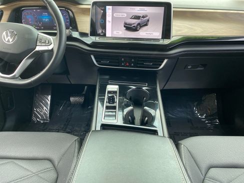 Used 2024 Volkswagen Atlas SE image 11