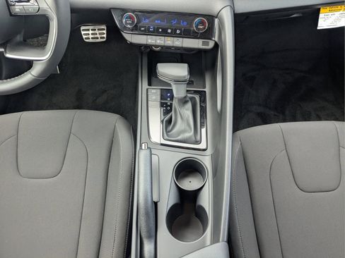 Certified 2025 Hyundai Elantra Sport FWD image 16