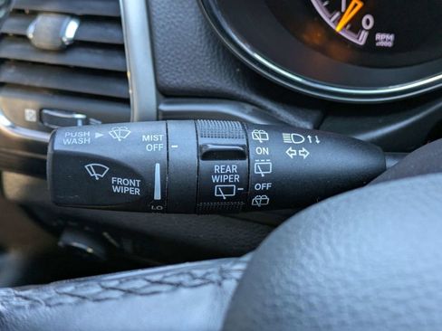 Used 2021 Jeep Grand Cherokee Laredo AWD/4WD image 34