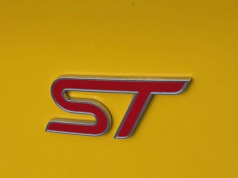 Used 2018 Ford Focus ST FWD image 9