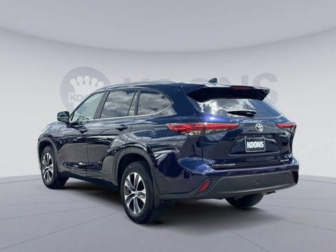 Used 2023 Toyota Highlander XLE AWD/4WD image 4