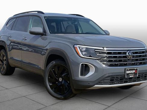 New 2026 Volkswagen Atlas SE FWD image 2
