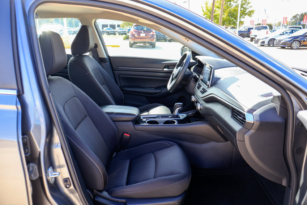 Used 2024 Nissan Altima 2.5 SV FWD image 8